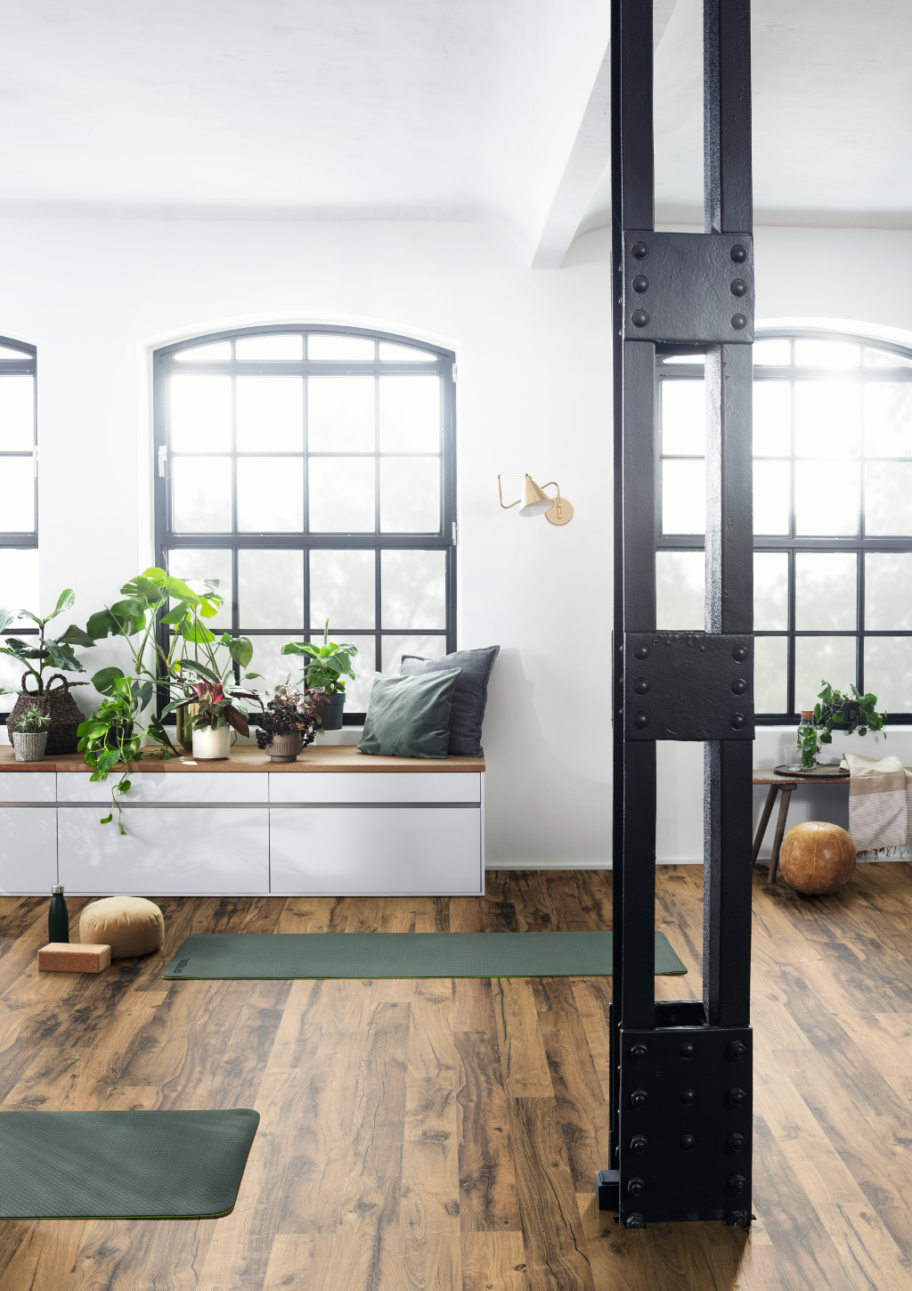 Egger NatureSense Aqua 8MM 135mm x 1292mm Laminate Plank Light Hunton Oak